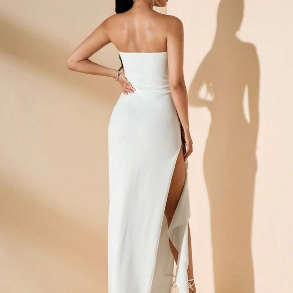 Strapless white dress with leg slit - Picture 7 of 7